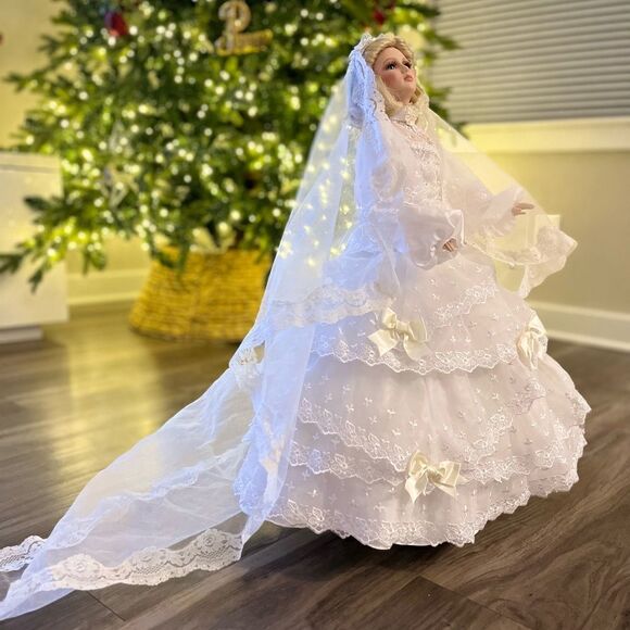 RARE! THE CARMELA COLLECTION VINTAGE PORCELAIN BRIDAL DOLL LIMITED EDITION - Picture 3 of 17